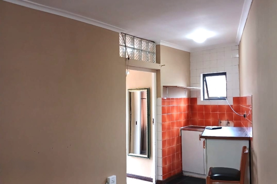 To Let 1 Bedroom Property for Rent in Athlone Western Cape